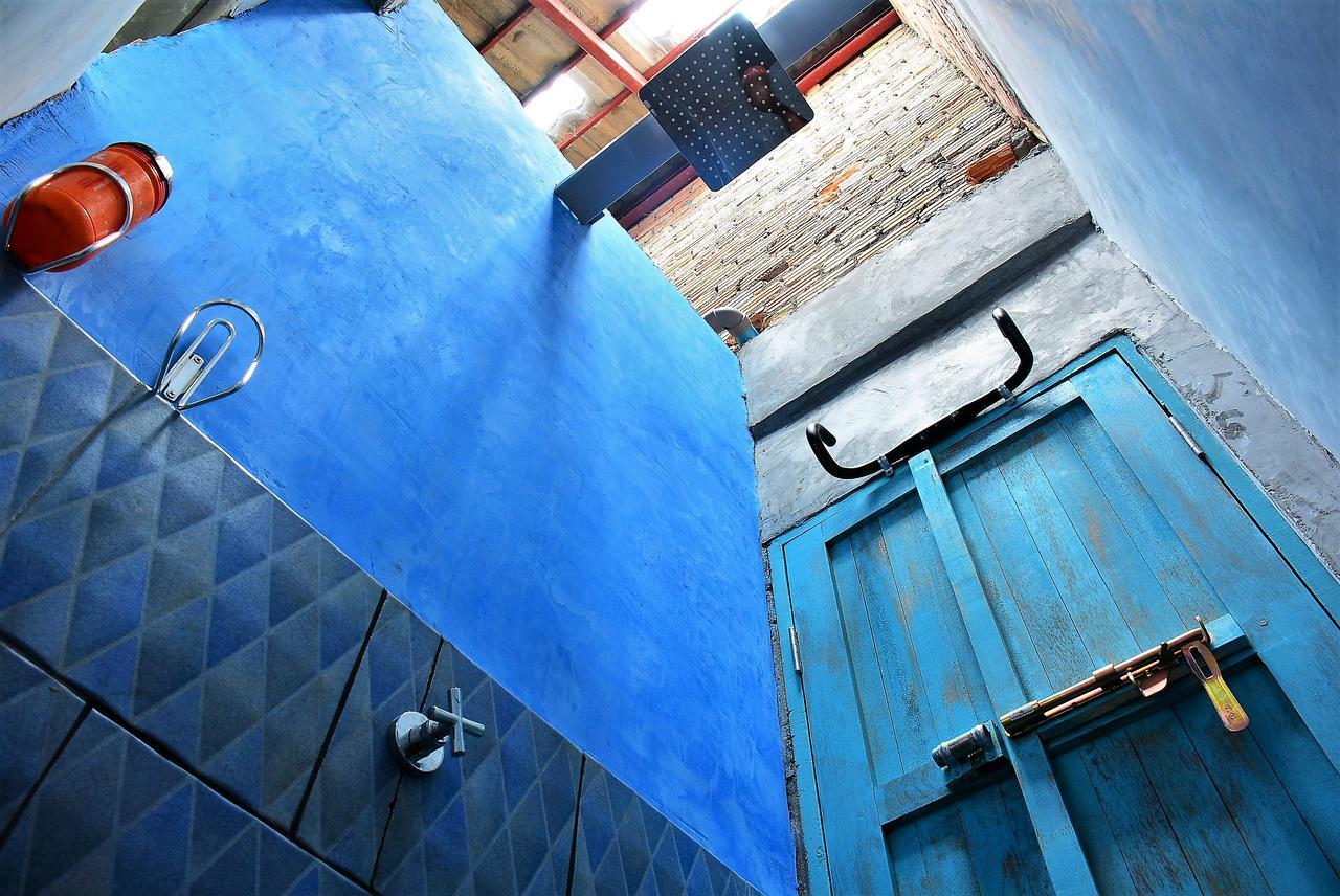 Phuket 12Month Hostel מראה חיצוני תמונה