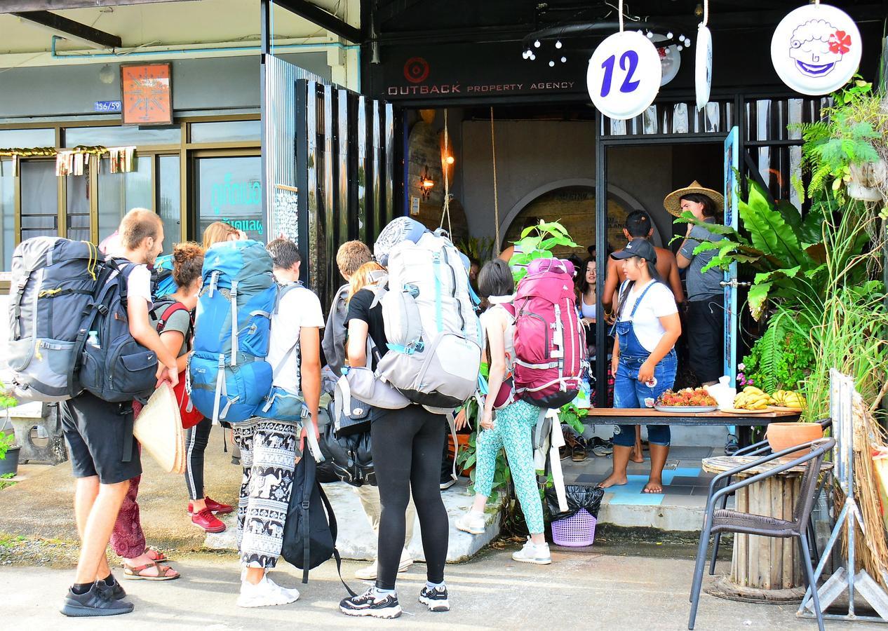 Phuket 12Month Hostel מראה חיצוני תמונה