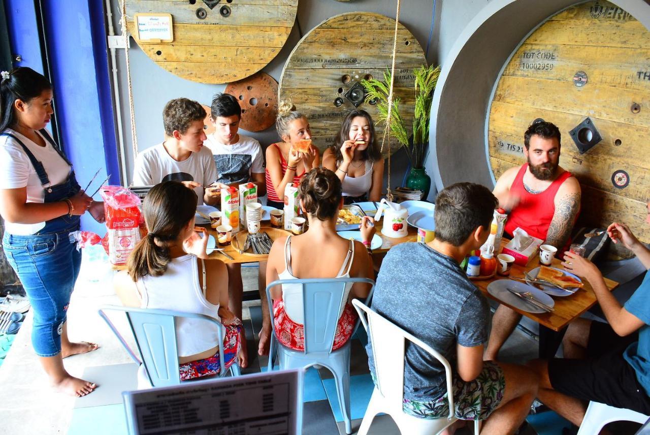 Phuket 12Month Hostel מראה חיצוני תמונה