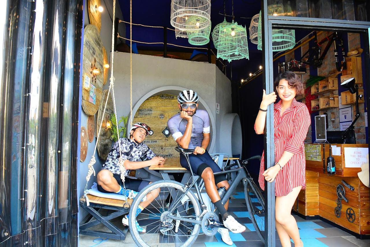 Phuket 12Month Hostel מראה חיצוני תמונה