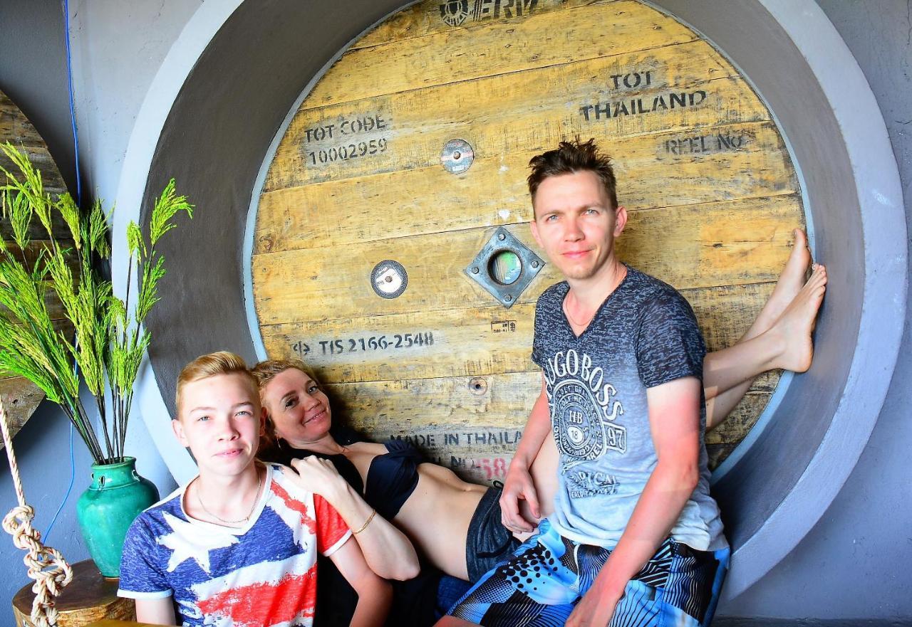 Phuket 12Month Hostel מראה חיצוני תמונה